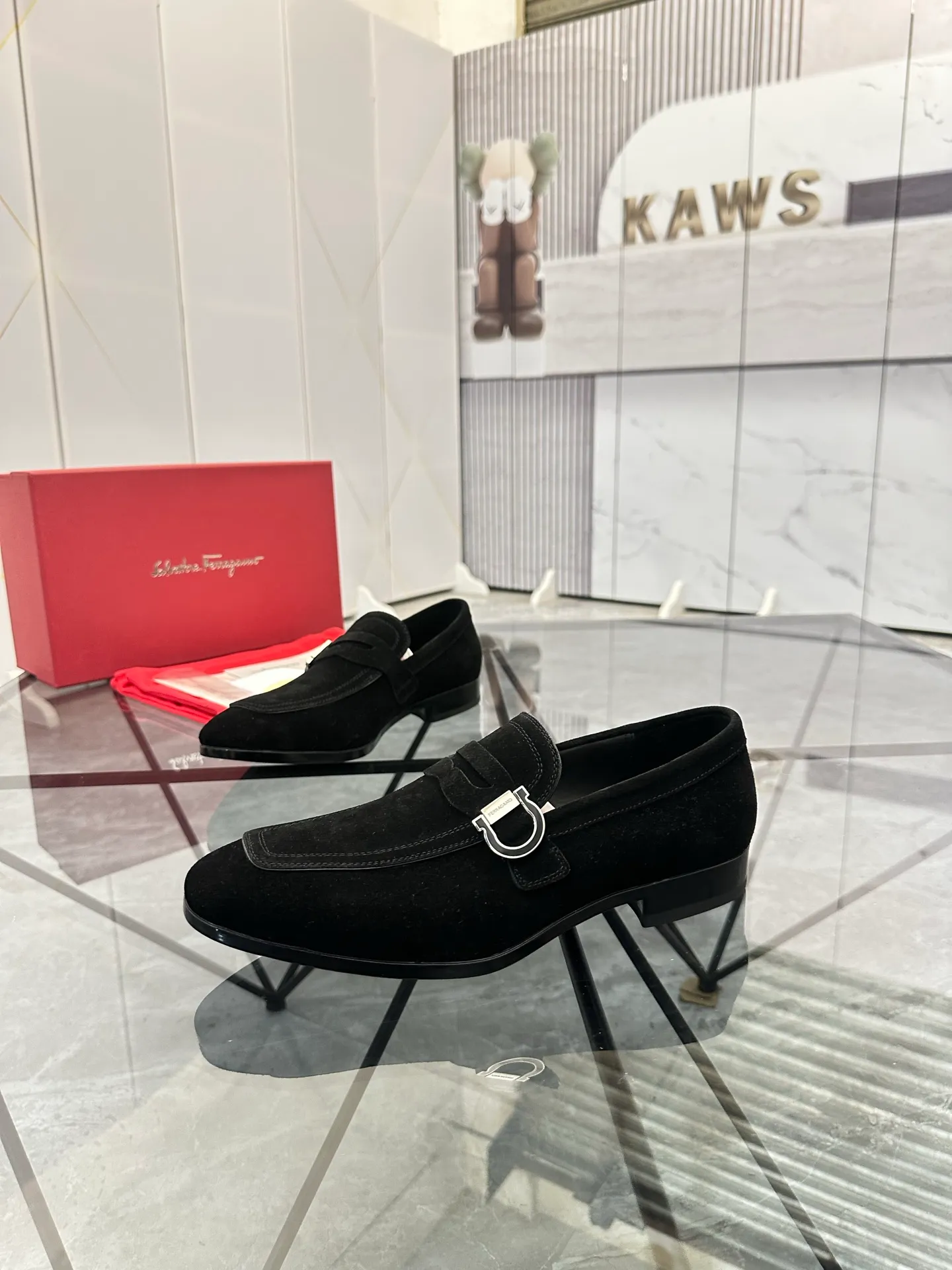 Men's shoes: 💰P640¥ High-end quality Product trademark: Ferragamo* "Ferragamo*" leather shoes Regular size: 38-44 (can be customized to 45.46.) Product materials: imported first-layer nubuck leather upper, cowhide lining, original outsole. Number: 688